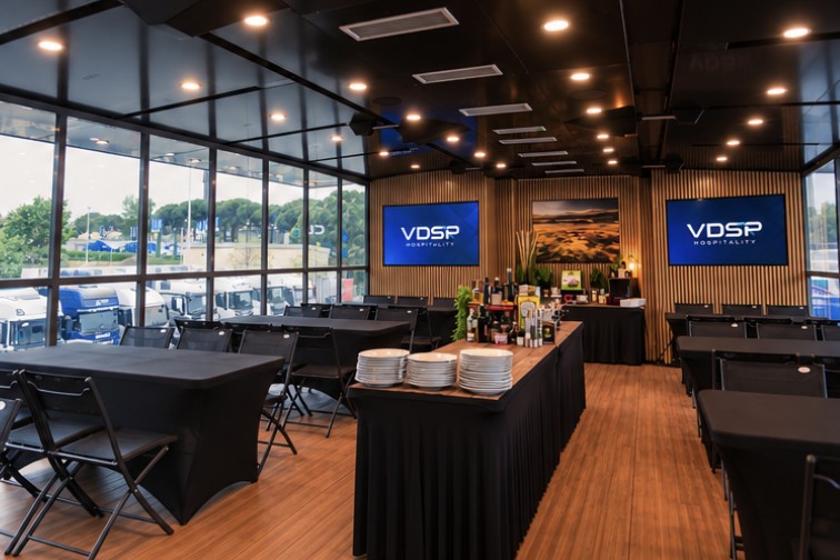 Dining floor with buffet service and VDSP screens